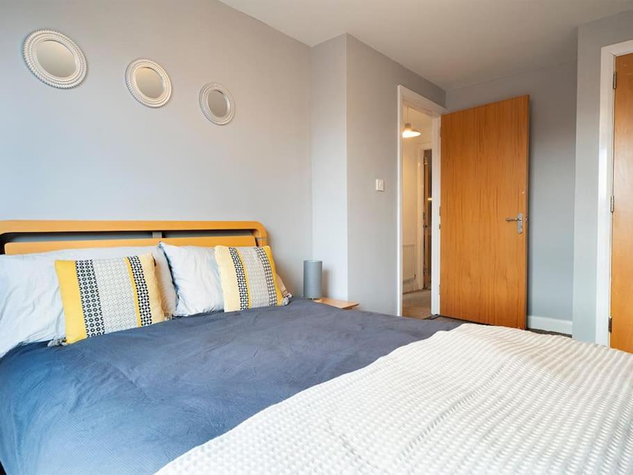 Lovely 2 Bedroom Apt At Ormeau Park W/ Free Parking Belfast Bagian luar foto