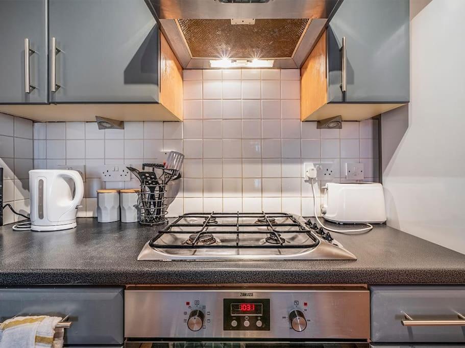 Lovely 2 Bedroom Apt At Ormeau Park W/ Free Parking Belfast Bagian luar foto