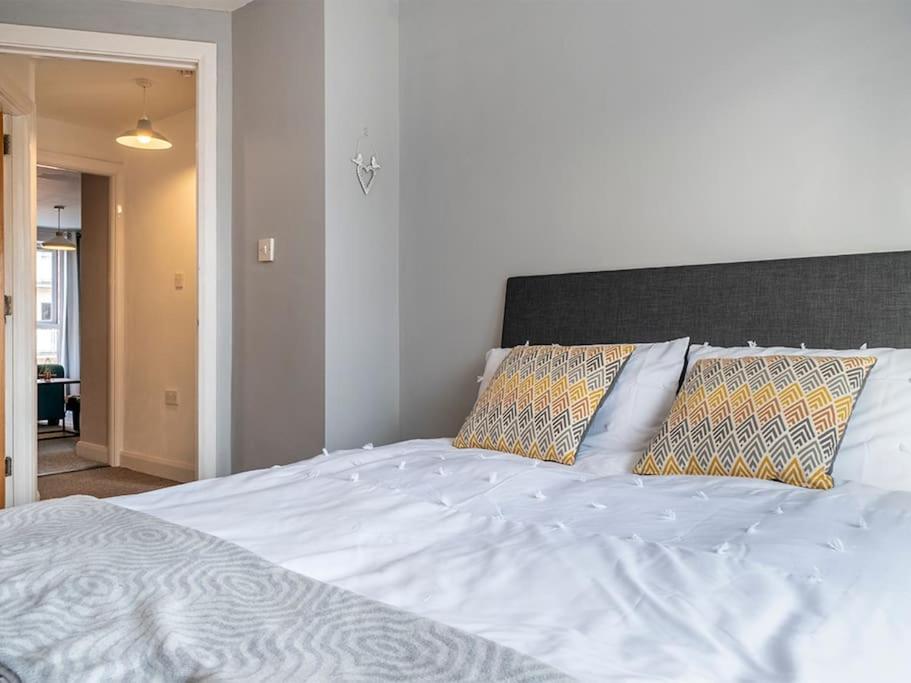 Lovely 2 Bedroom Apt At Ormeau Park W/ Free Parking Belfast Bagian luar foto
